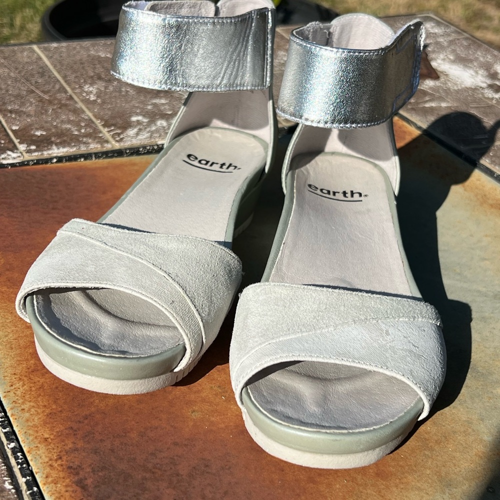 NWOB Earth Silver Sandals Minimalist Design